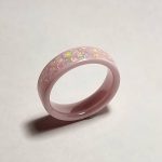 Pink resin ring with rainbow colored flakes - Image 6